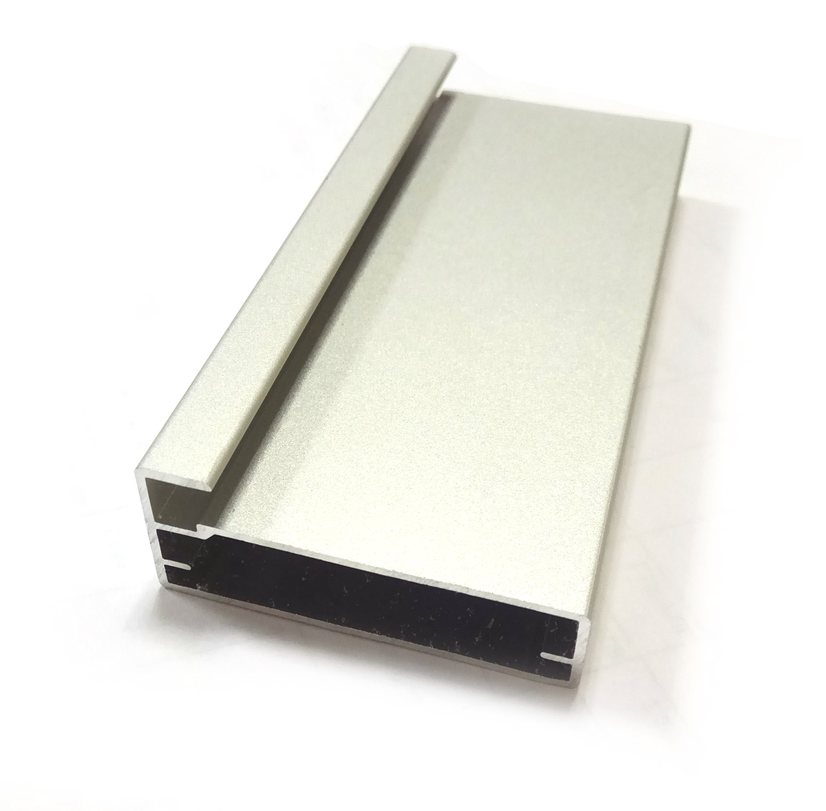 Профиль алюминиевый широкий 45 мм д/фасадов L=3,0 м серебро Профиль алюминиевый широкий 45 мм д/фасадов L=3,0 м серебро